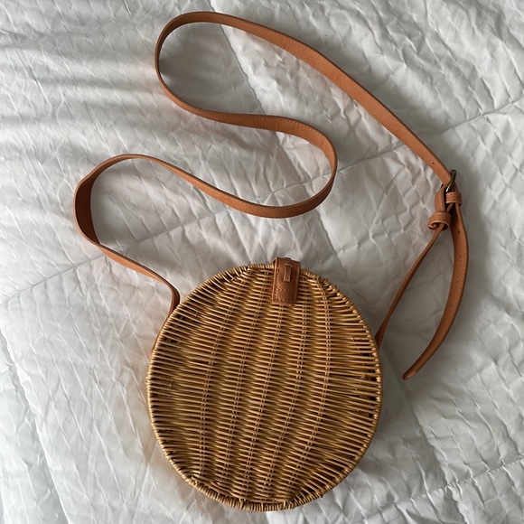 Universal Thread adjustable strap rattan purse - Picture 3 of 3